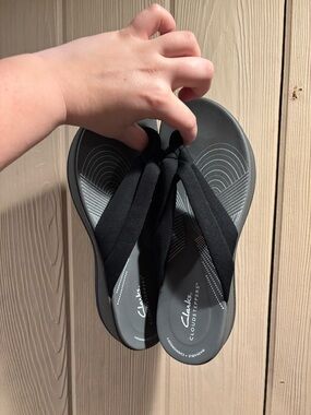 Clarks Black Women's Foam Sandal Flip Flops